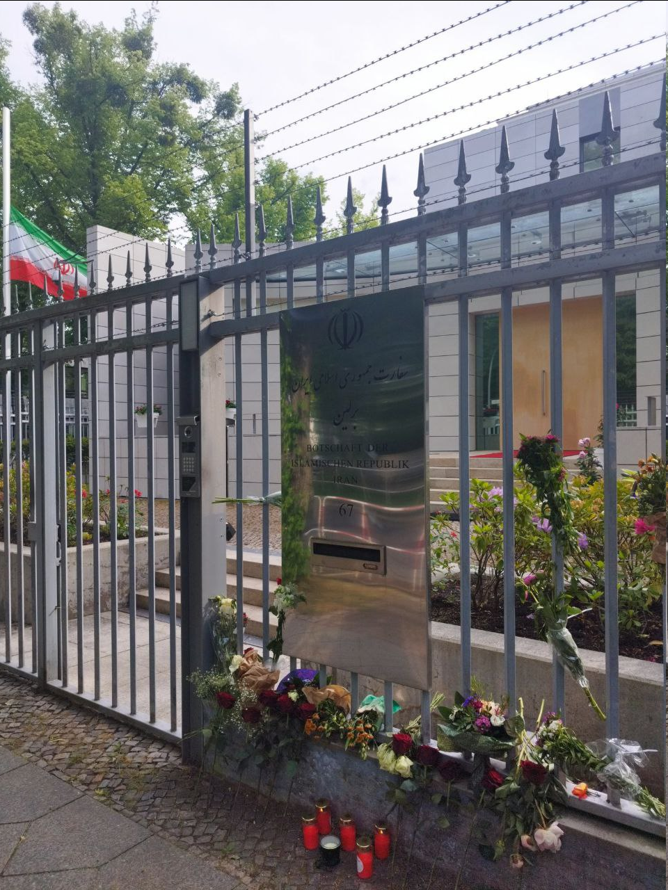 گشایش دفتر یادبود شهادت رئیس‌جمهور و همراهان در سفارت ایران در آلمان
