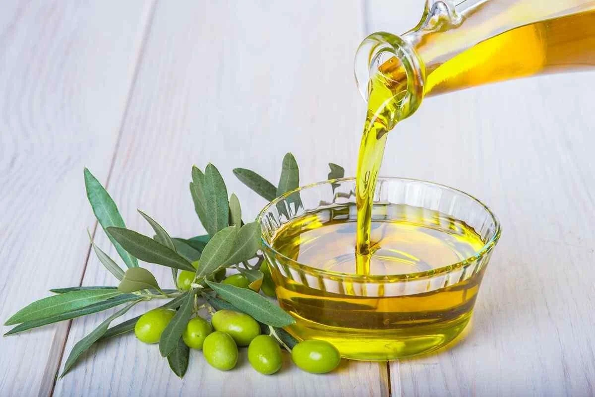 مالیدن روغن زیتون به بدن