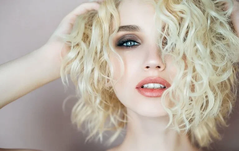 کرم لیفت صورت برای پوست های آسیب دیده از دکلره